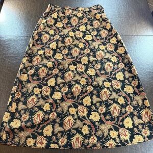 Floral Patterned Black and Gold Women's Skirt Sz L